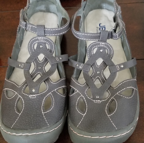 Jambu sandals